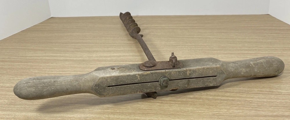 Vintage Carpenter’s Hand Drill Rustic Primitive Farm & Barn