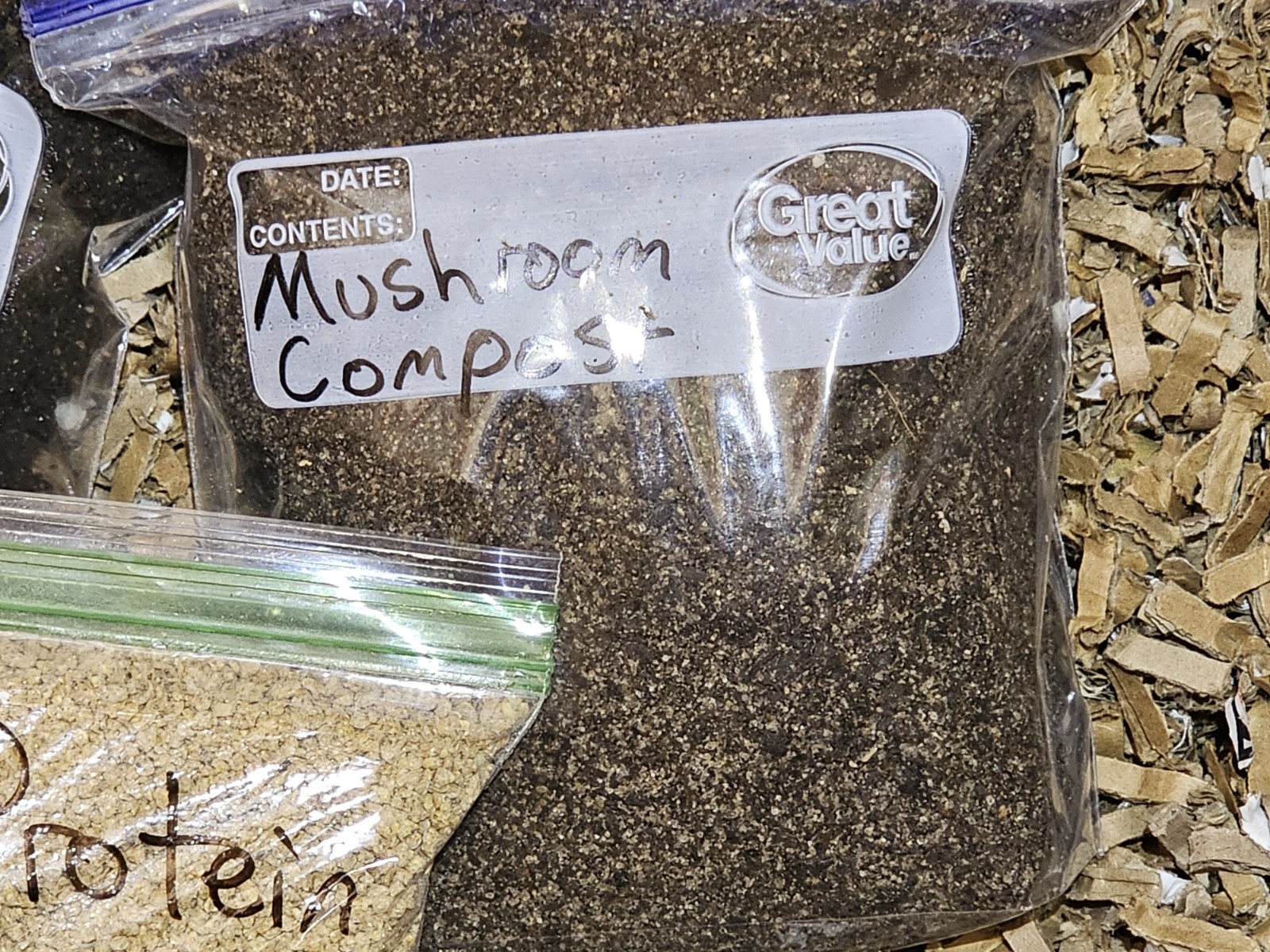 🪱1/4 lbs. Red Wiggler Worm Farm Starter Kit🪱 (Worms/Food/Bedding/Inoculant)