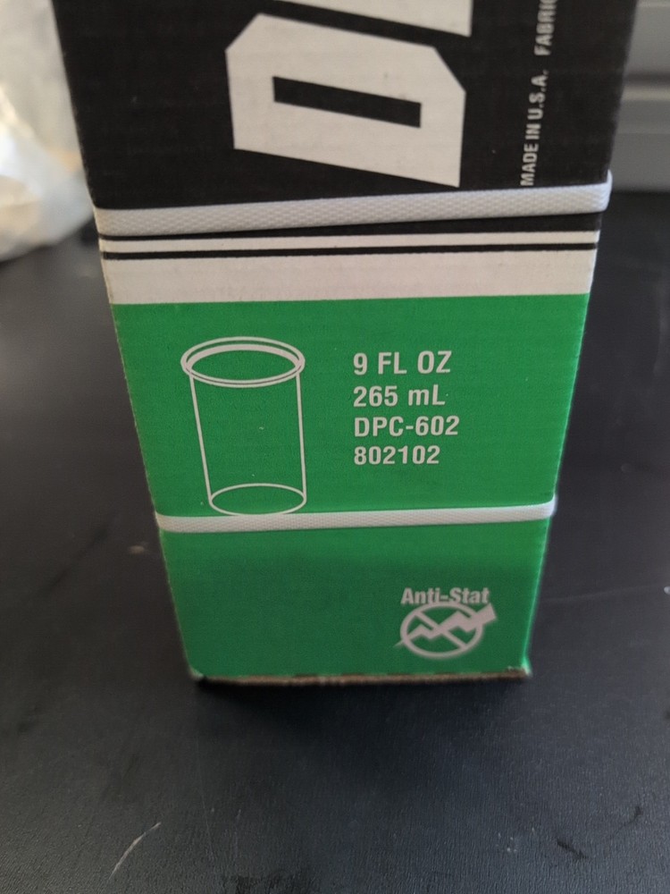Devilbiss DeKups Gravity Feed 9 oz Disposable Cups and Lids 32 count DPC602