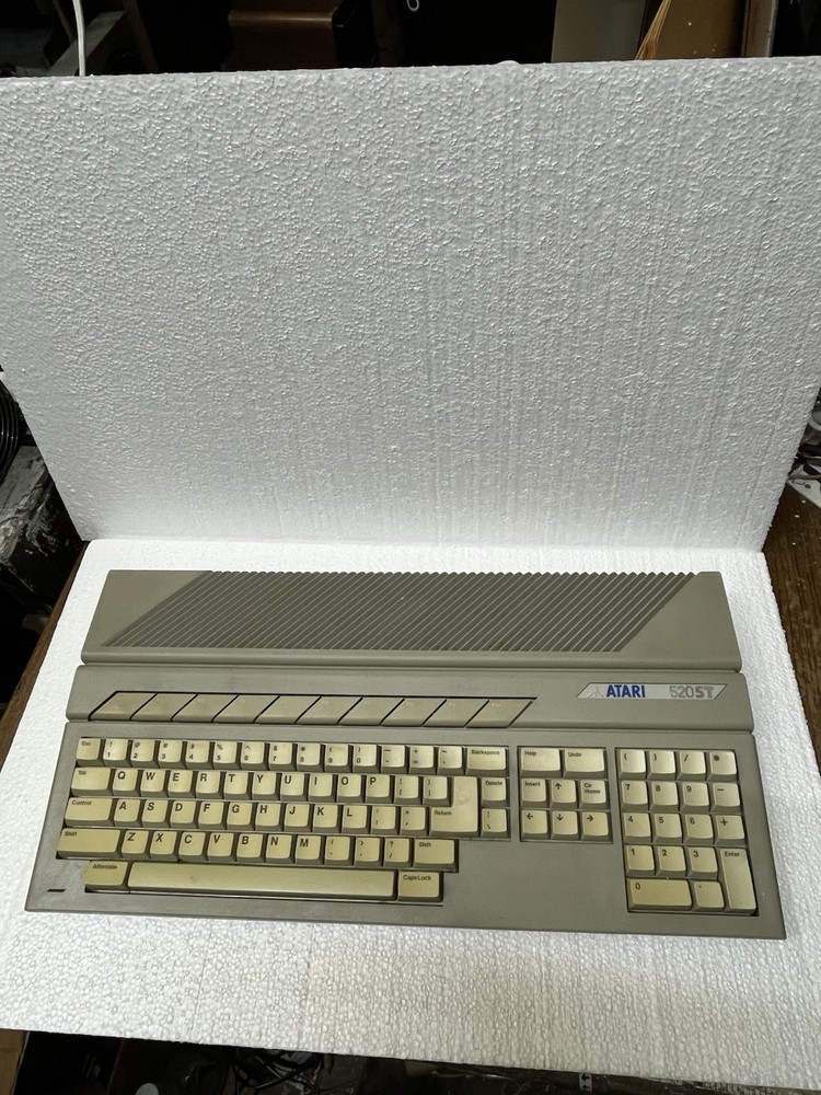 atari 520 st computer & Power Supply Powers On