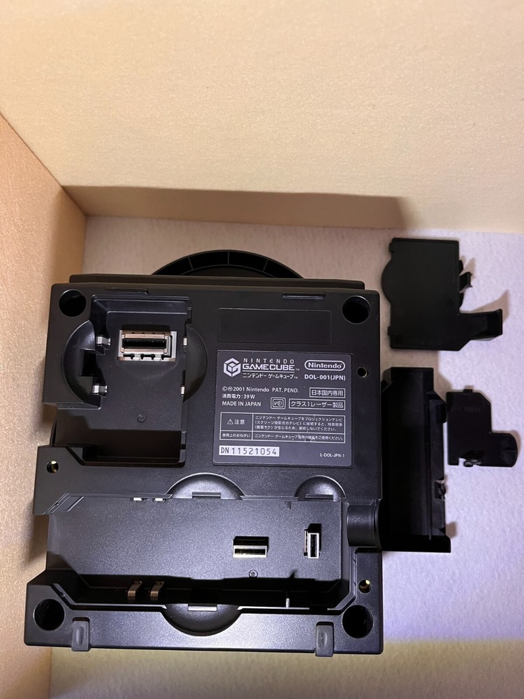 Nintendo GameCube Console + Controller + AC Adapter(for 100V) + Stereo AV Cable