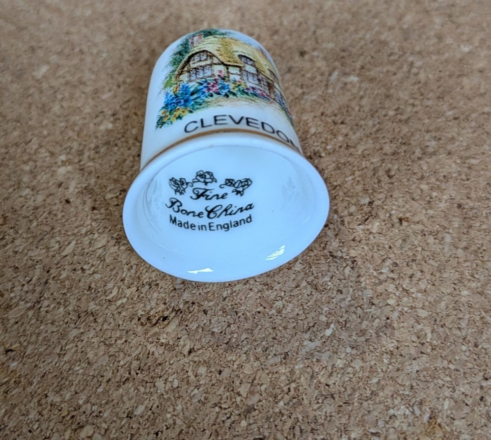 Fine Bone China "Clevedon" One Inch Thimble.