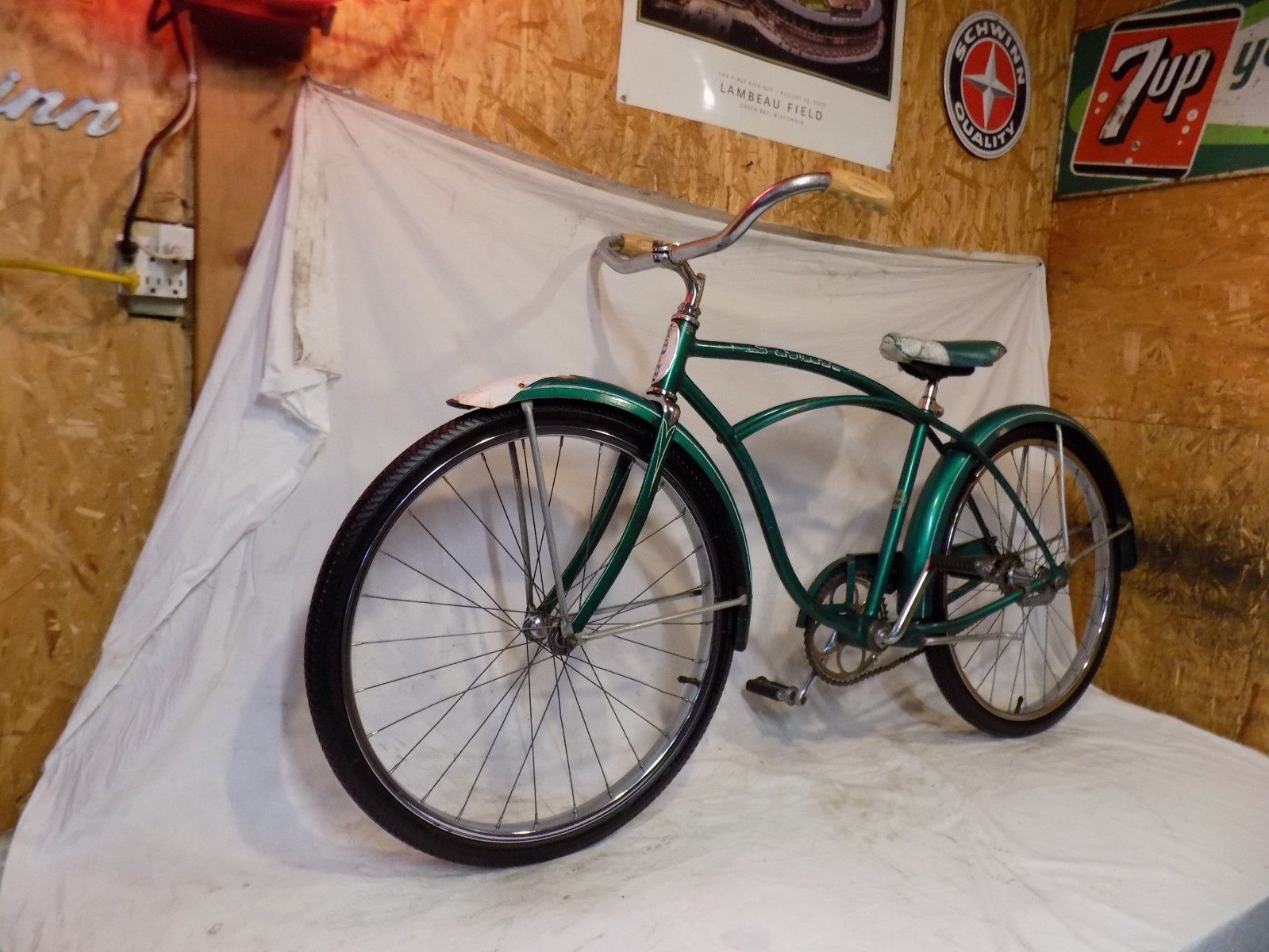 1957 SCHWINN SPEEDSTER MENS AMERICAN 24 BIKE GREEN TYPHOON JAGUAR TIGER CORVETTE