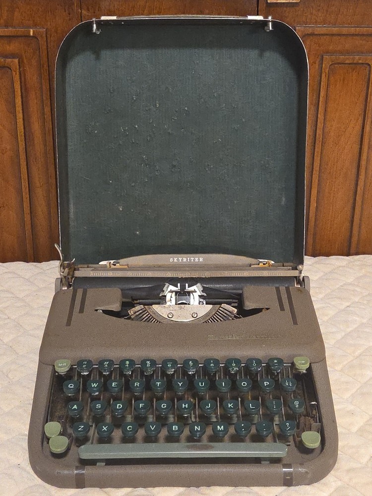 Vintage Smith Corona Skyriter Skywriter Typewriter