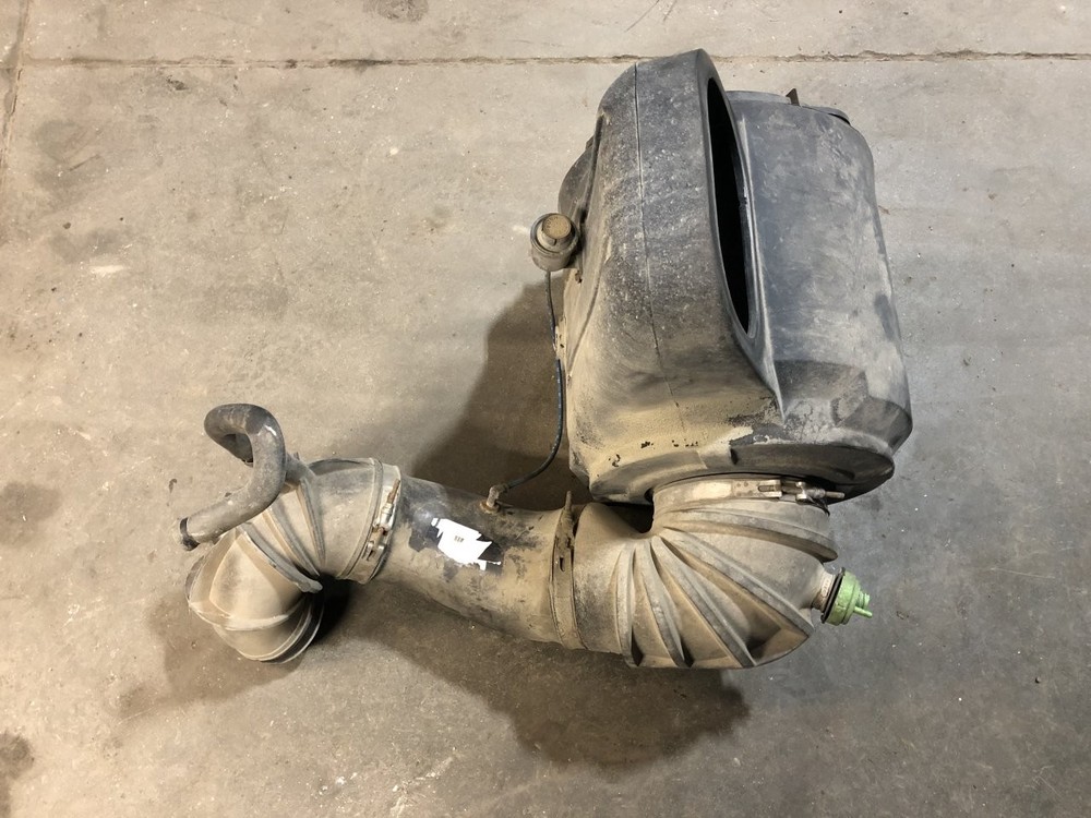 Volvo VNL Air Cleaner - Used