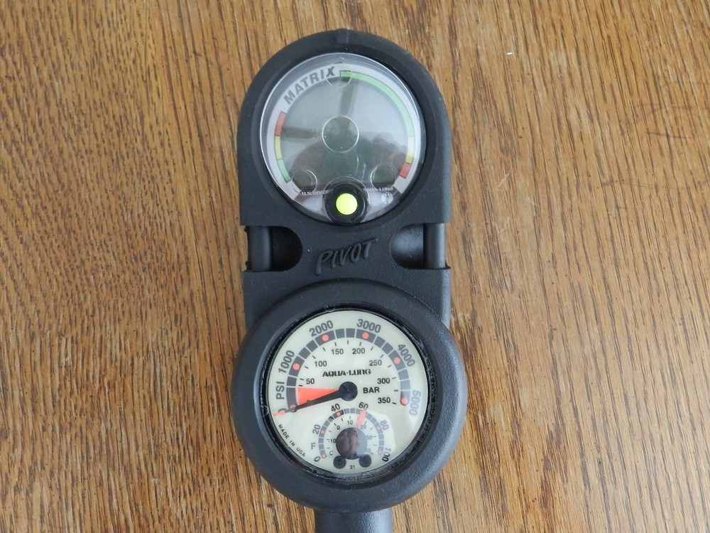 US DIVERS REGULATOR SET- SERVICED