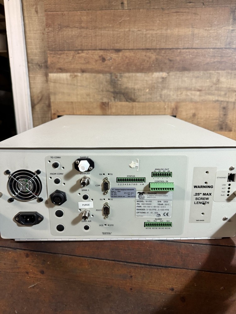 Teledyne Instruments SO2 Analyzer Model 6400E Powers On Untested