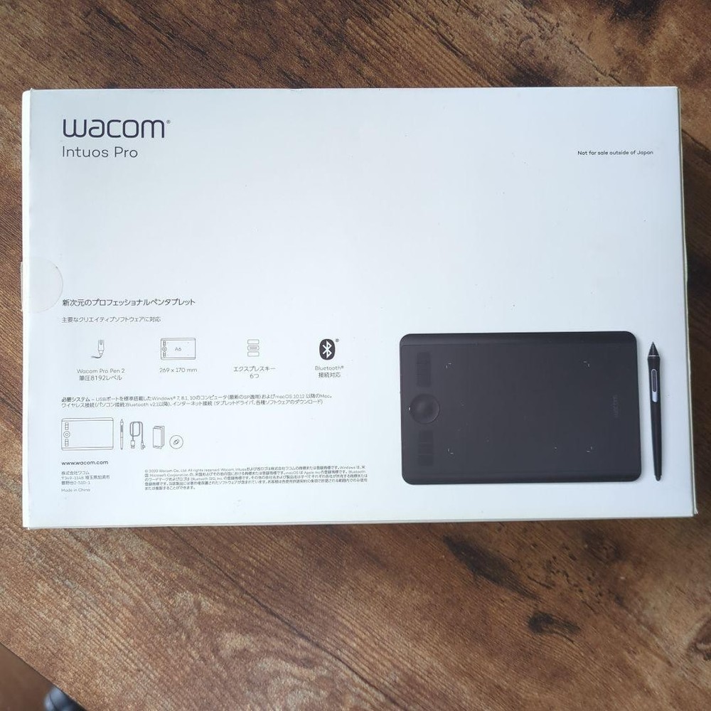 Wacom Intuos Pro Pen Tablet Bluetooth Graphics Pad for Creatives Pro