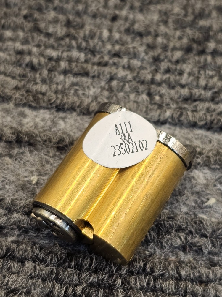 Sargent Assa Abloy 7300B: Interchangeable Small Format Keyed Core With 2 Keys