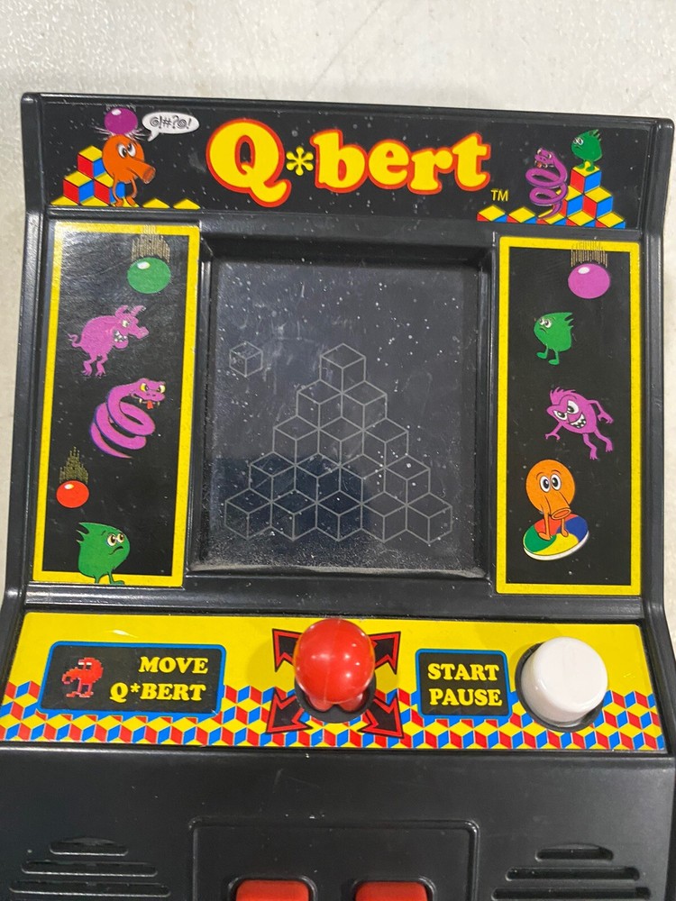 Q Bert By Basic Fun Arcade Classics - Retro Mini Arcade Game 2016 09549