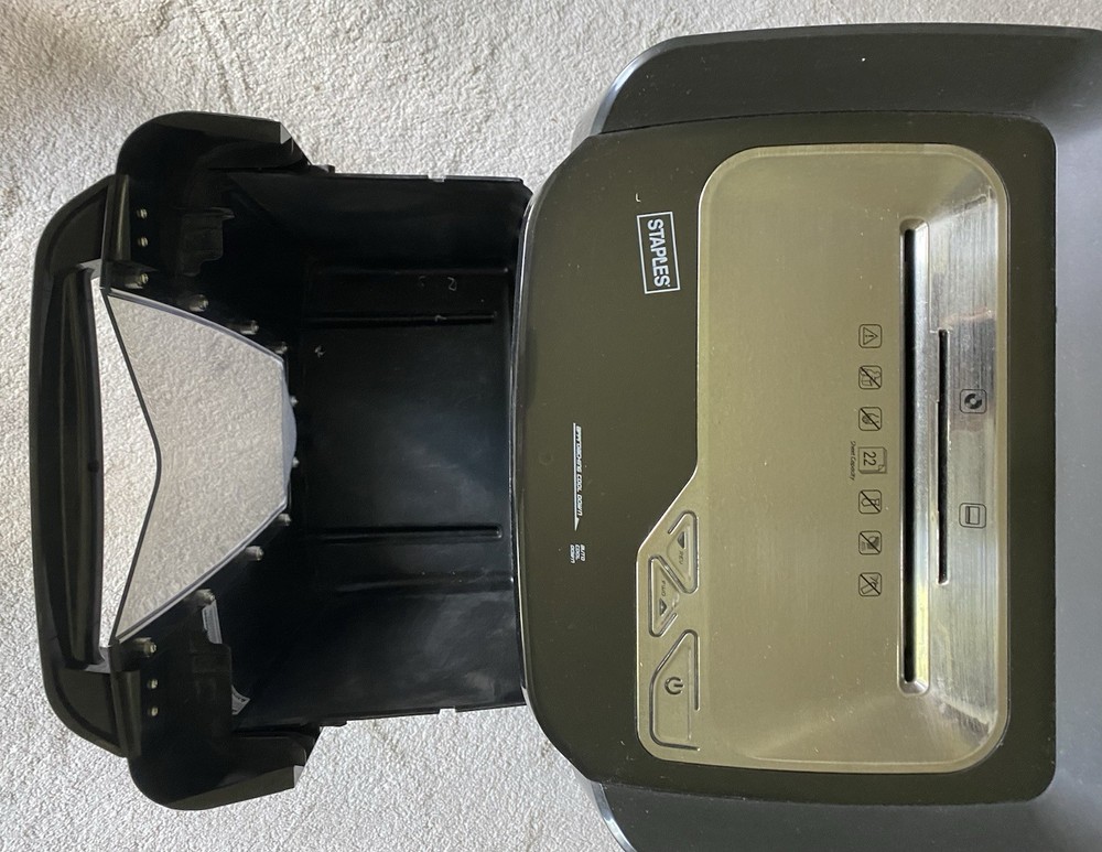 STAPLES SHREDDER Model: SPL-TXC22A