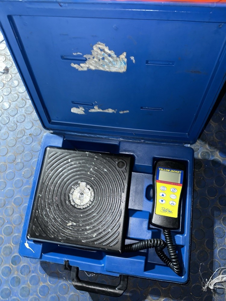 Yellow Jacket 68802 Refrigerant Scale, Electronic, 110 Lb missing battery cover