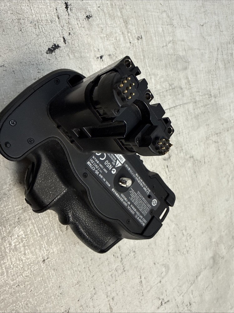 Sony VG-C77AM Vertical Battery Grip for Alpha