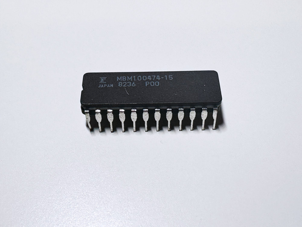 MBM100474-15 FUJITSU ECL 4K Bipolar Random Access Memory 1024x4 bit Ceramic IC