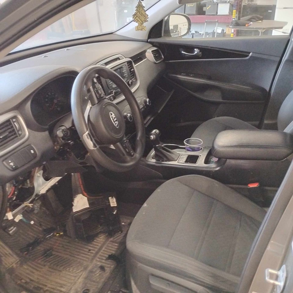 Spindle Knuckle Front KIA SORENTO Right 16 17 18