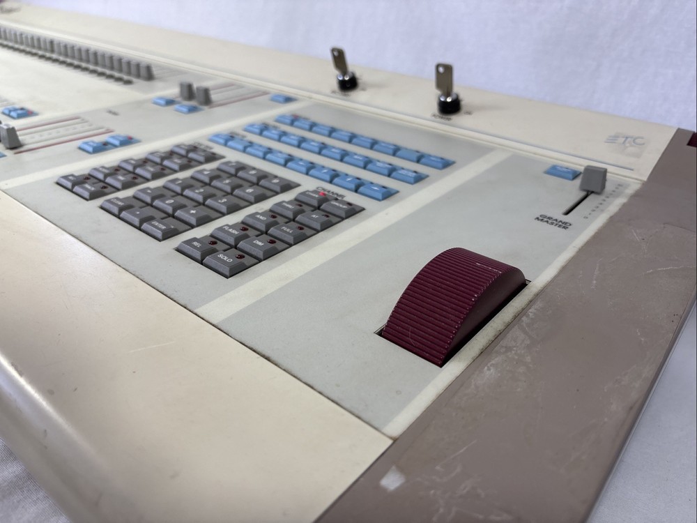 *UNTESTED* ETC Electronic Theatre Controls Insight 72 INST-072-DMX-000-C Light