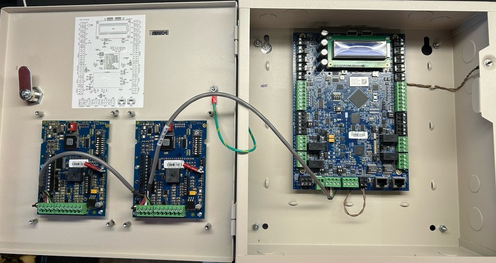 Software House iSTAR Edge G2 4 Doors Control Panel with enclose.