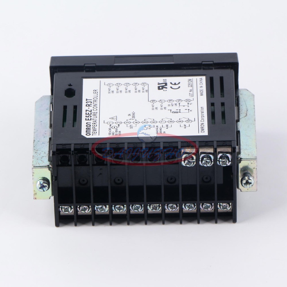 1PC New Omron E5EZ-R3T 100-240VAC Temperature Controller