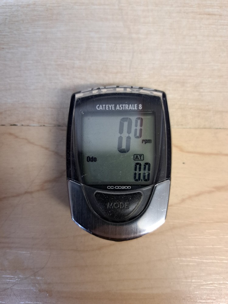 Cateye Astrale 8 CC-CD200 , 8 function Bicycle Computer