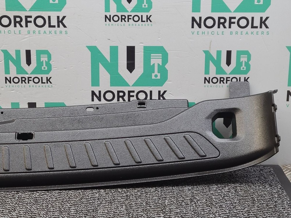 BMW X3 G01 Tailgate Loading Edge Trim 7396612