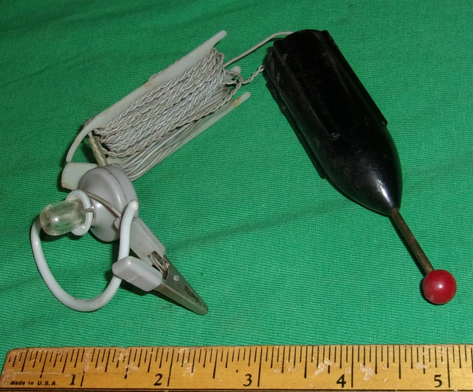 HEAREVER Novelty ROCKET SHIP/Missile CRYSTAL RADIO (1958)