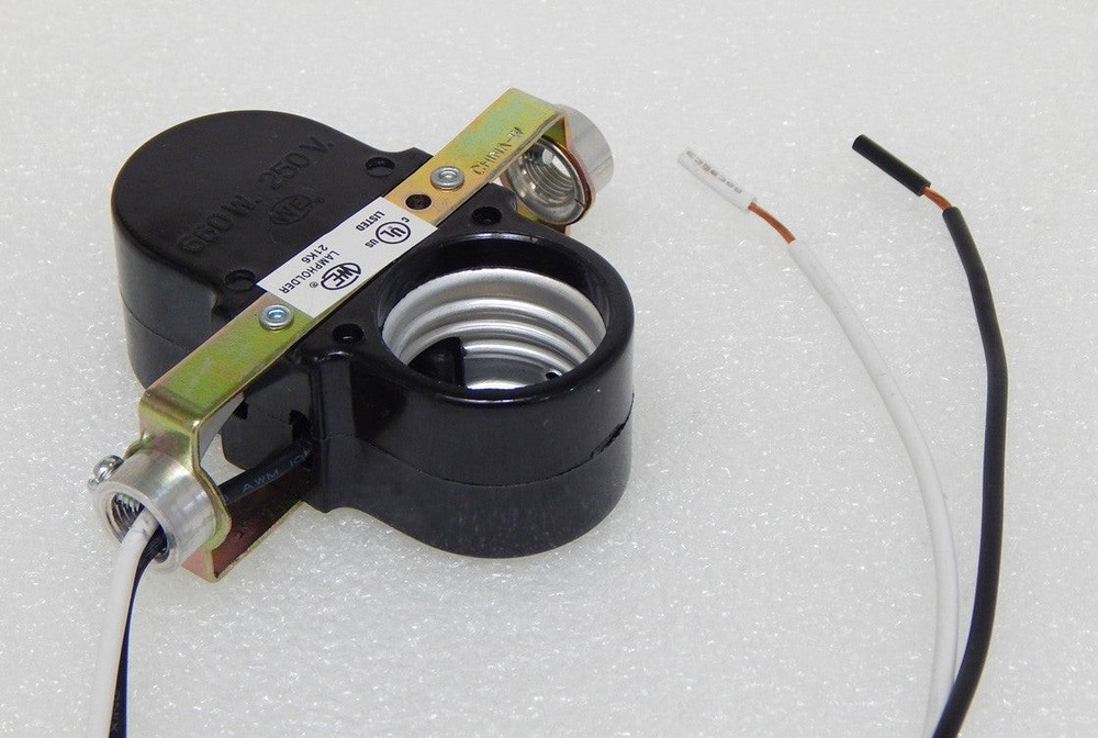 2-Light Phenolic Medium Base Offset Cluster Socket (Switchless)