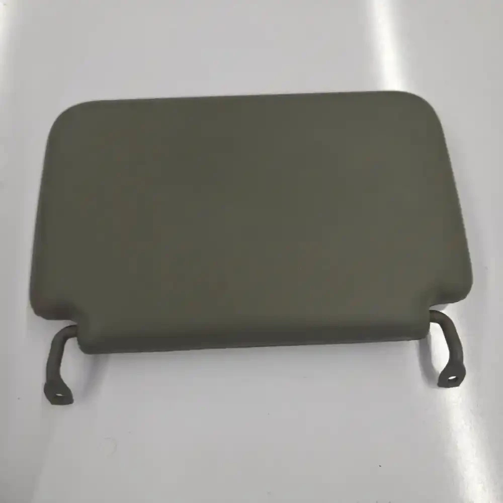 2018 Peterbilt 579 Center Sun Visor