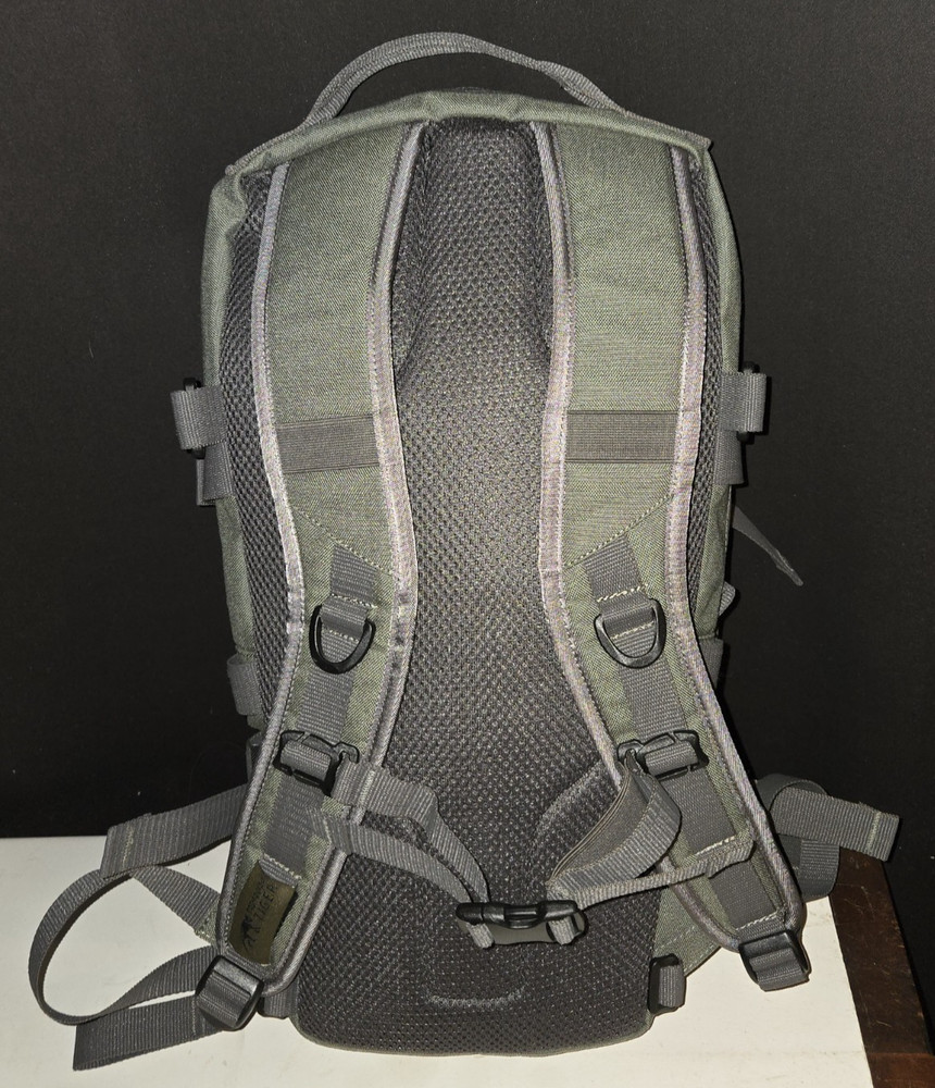 Tasmanian Tiger Essential Pack MKII Green Molle System Patch Holder Hand Loop