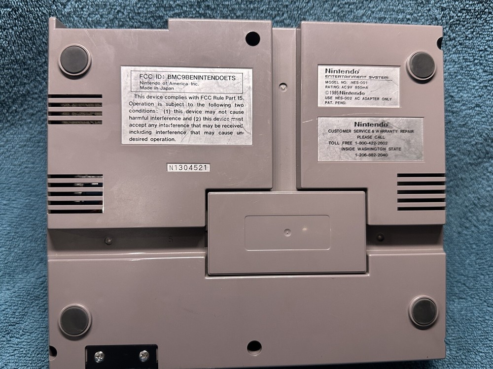 Nintendo NES System Mario Games 2 Controllers Zapper Cords Tested