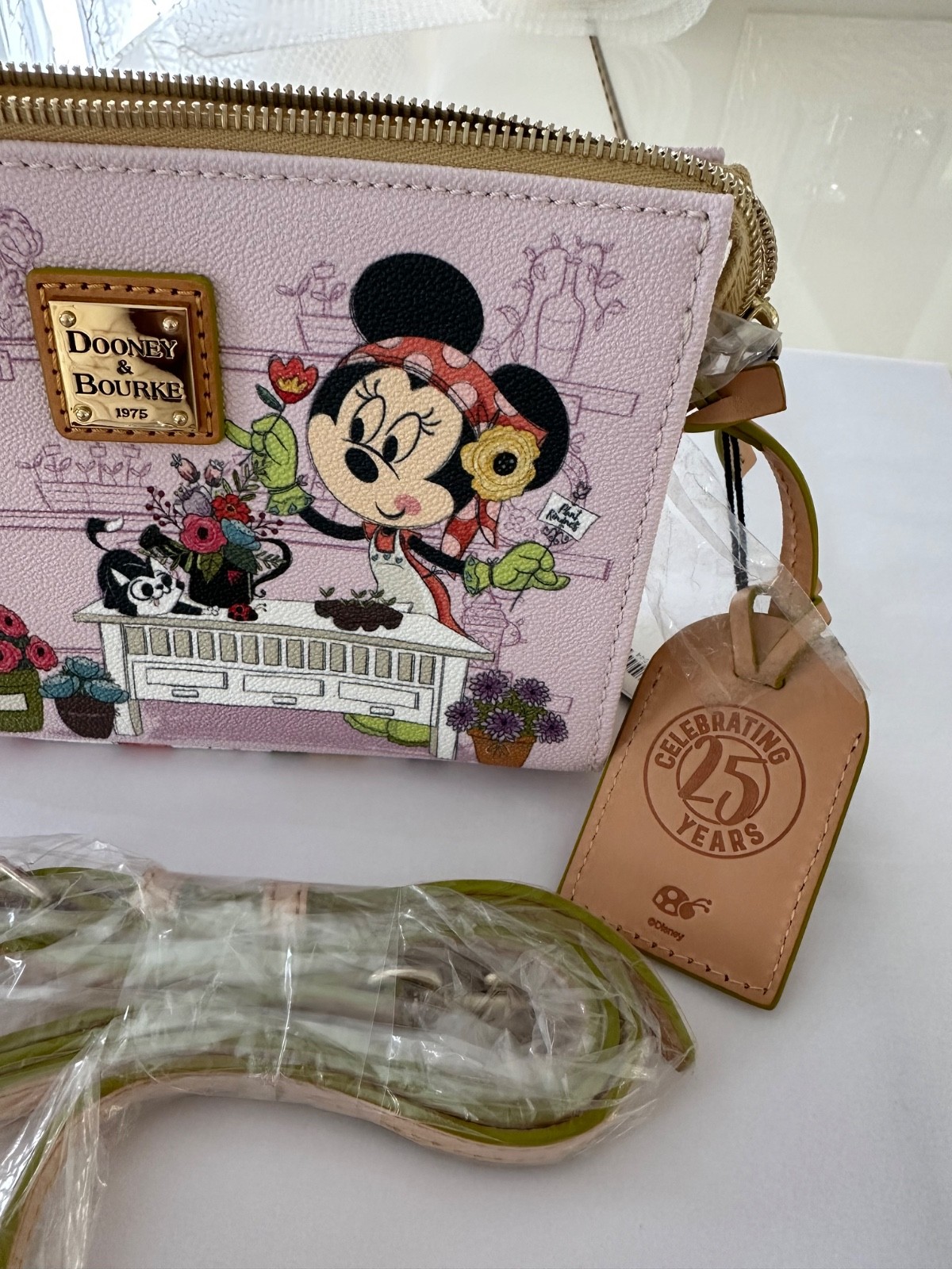 DISNEY DOONEY & BOURKE 2018 FLOWER & GARDEN MINNIE FIGARO CROSSBODY NEW
