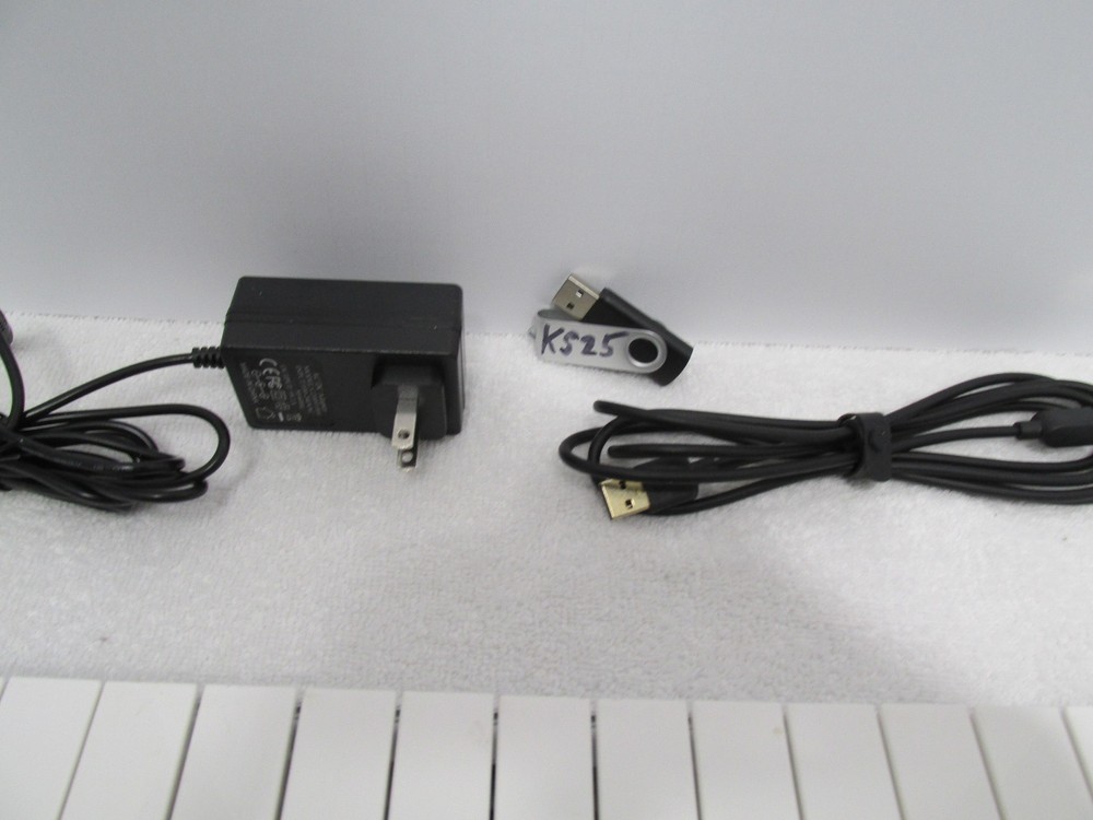 M-Audio KeyStudio 25 MIDI Controller keyboard with power and cables