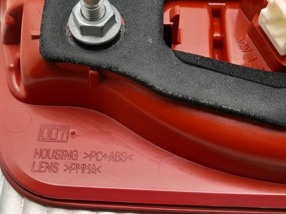 NISSAN JUKE High Level Stoplight 2010-2014