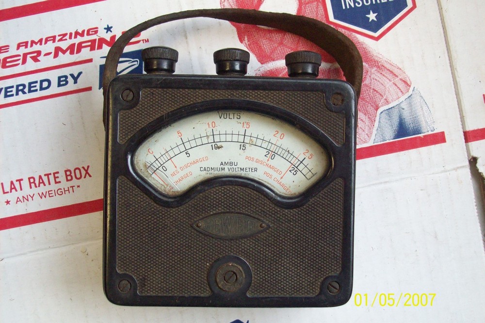 VINTAGE JEWELL ELECTRICAL INSTRUMENT AMBU CADMIUM VOLTMETER untested