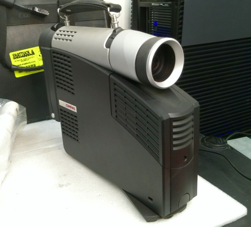 Compaq MP1800 Microportable Projector W/ Remote, All Cords & Bag