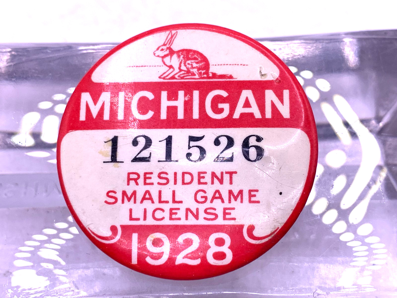 1928 MICHIGAN Resident Small Game Hunting License Pin Button #121526 by W.& Hoag
