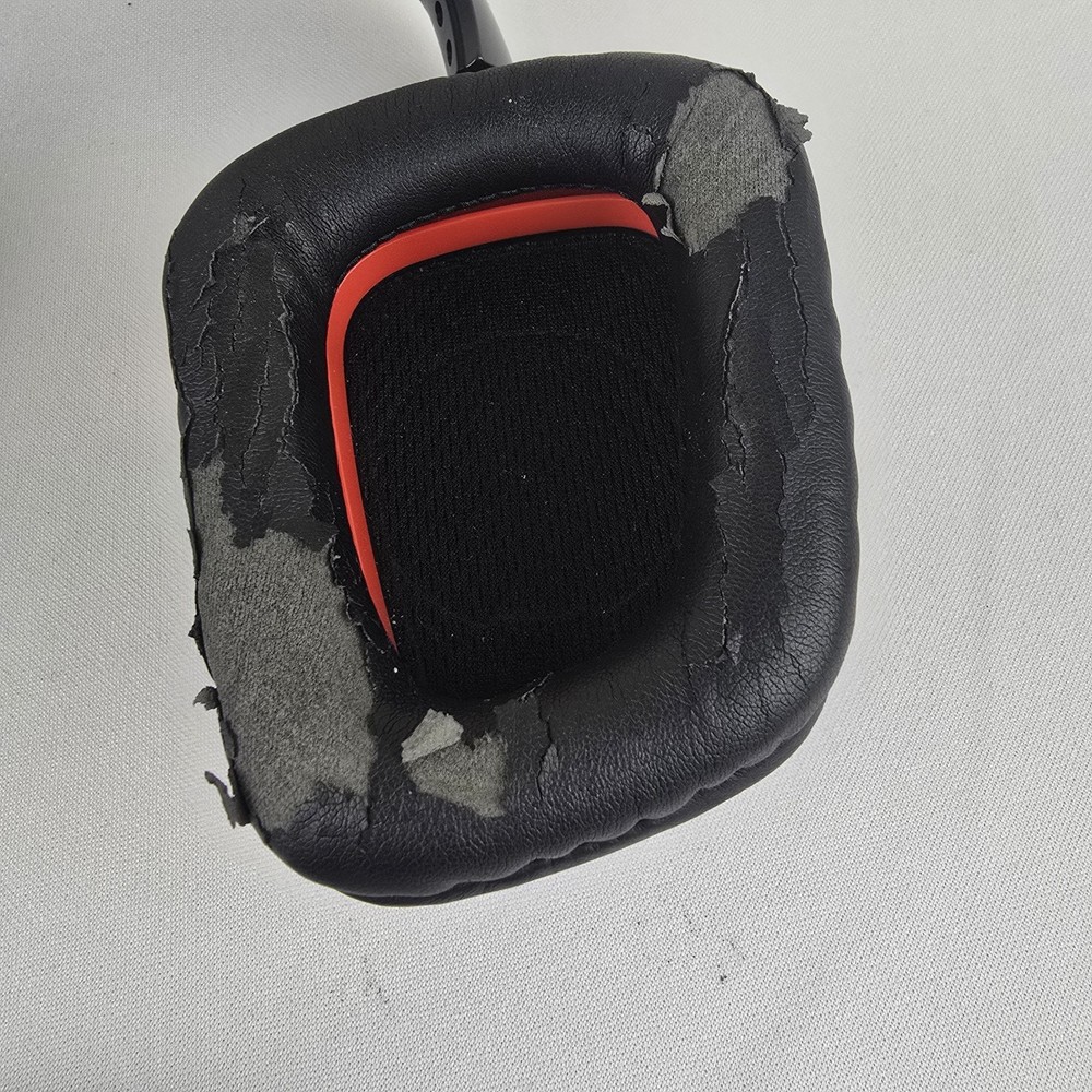 Logitech G930 Wireless Gaming Headset Earpads - Some Damage