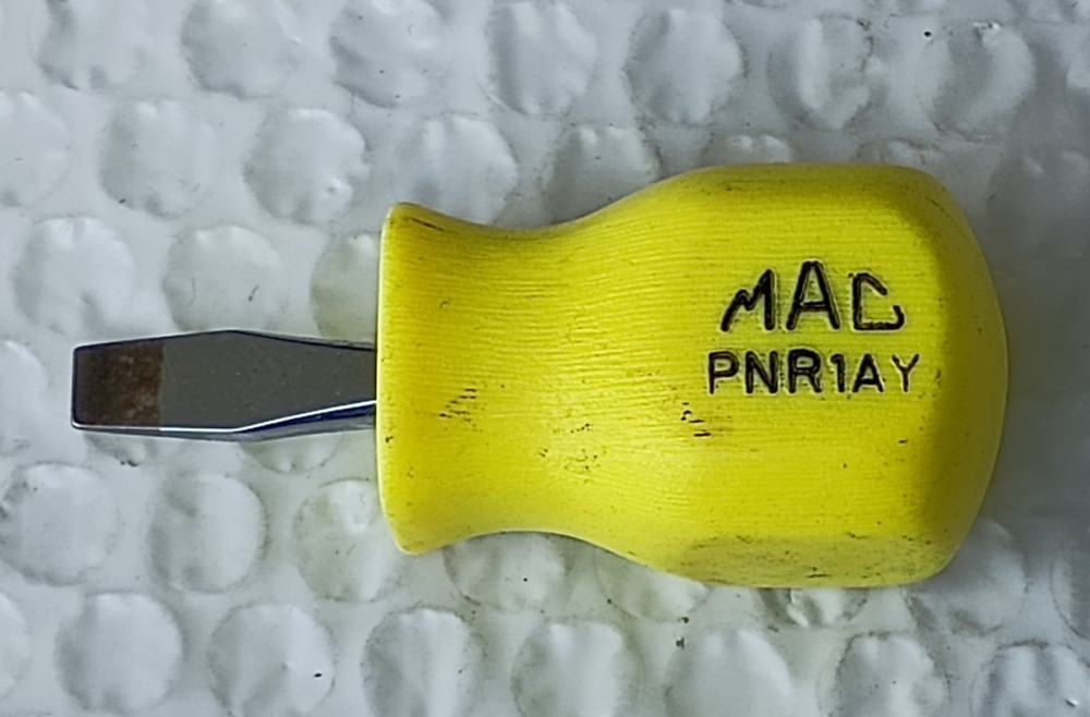 MAC TOOLS PNR1AY, FLAT/SLOTTED, "STUBBY" SCREWDRIVER.
