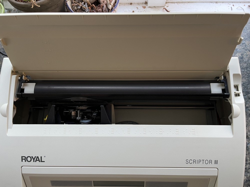 ROYAL Scriptor II Electronic Typewriter AX-160 Tested Working