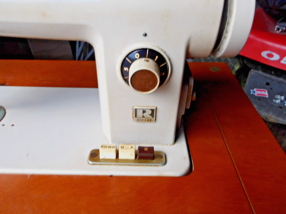Riccar Sewing machine W/ Table 387 model 7