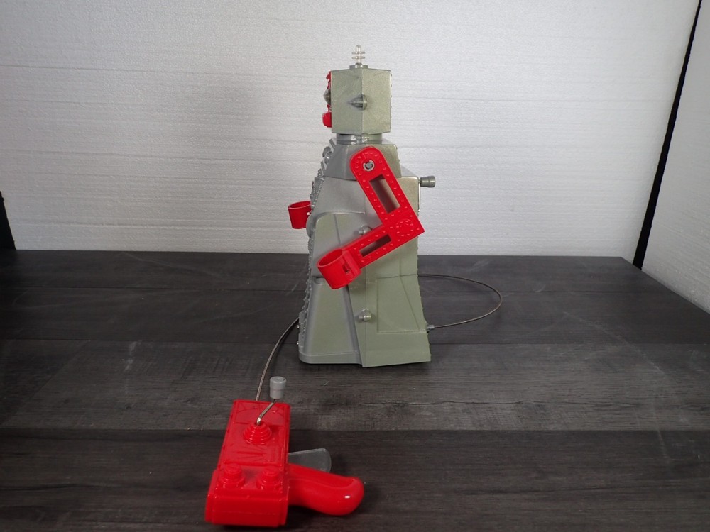 Ideal Classics 2004 Robert the Robot w/ COA & Remote, Lights Up Doesn't Talk