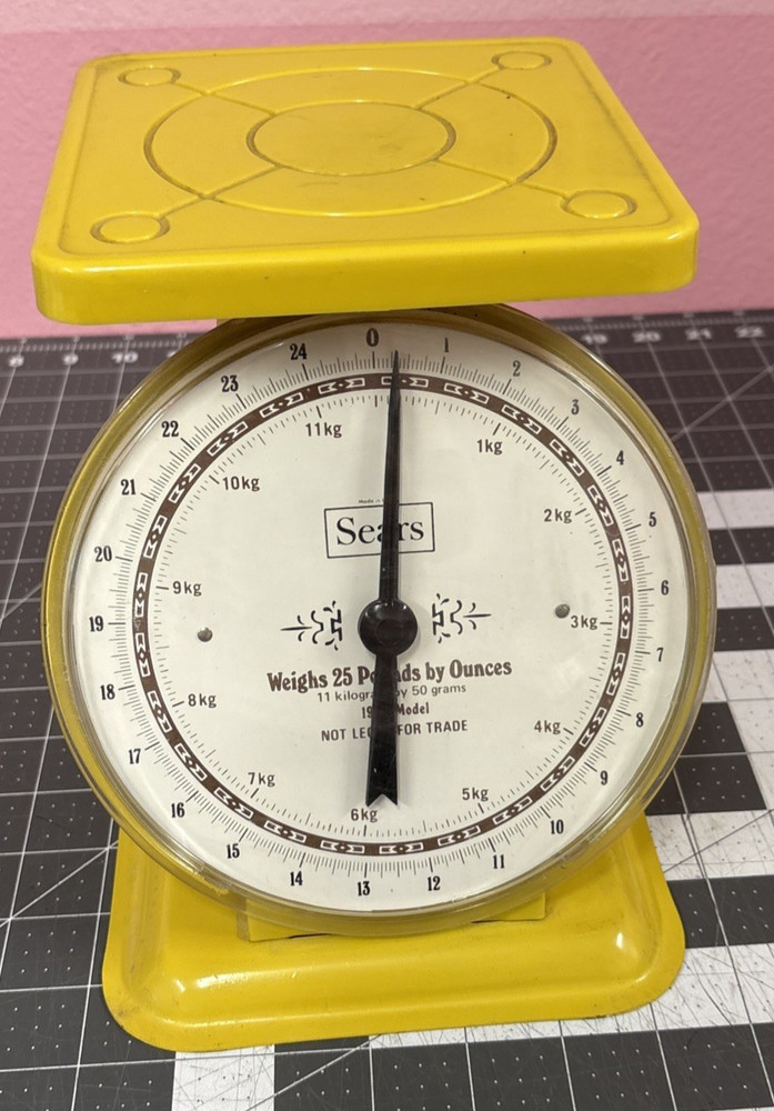 SEARS, Working Kitchen Scale Vintage YELLOW