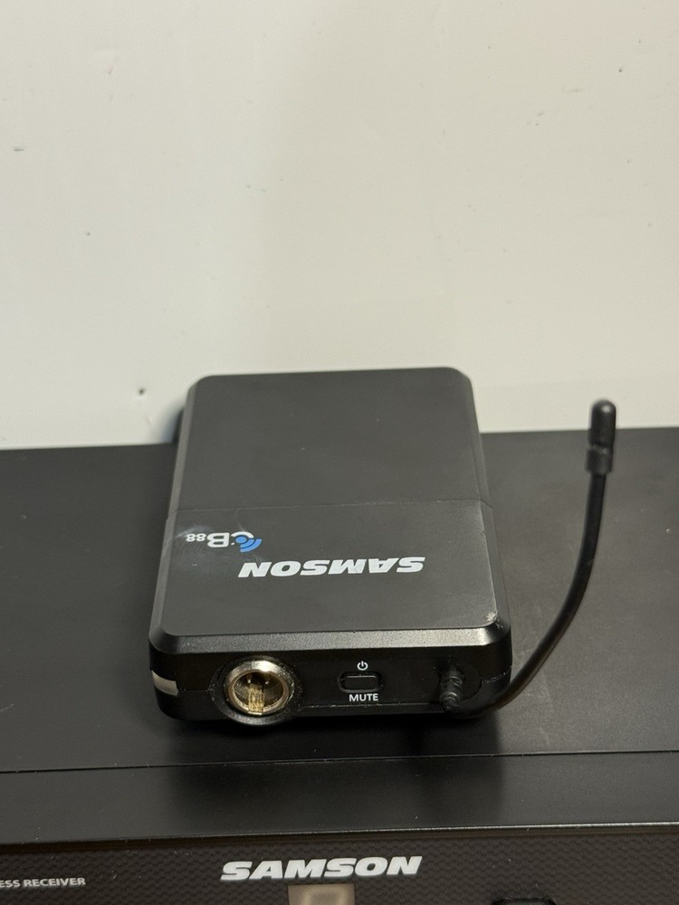 Samson CR88 Wireless Receiver w/samson cb88 transmitter & headset - Works Great!