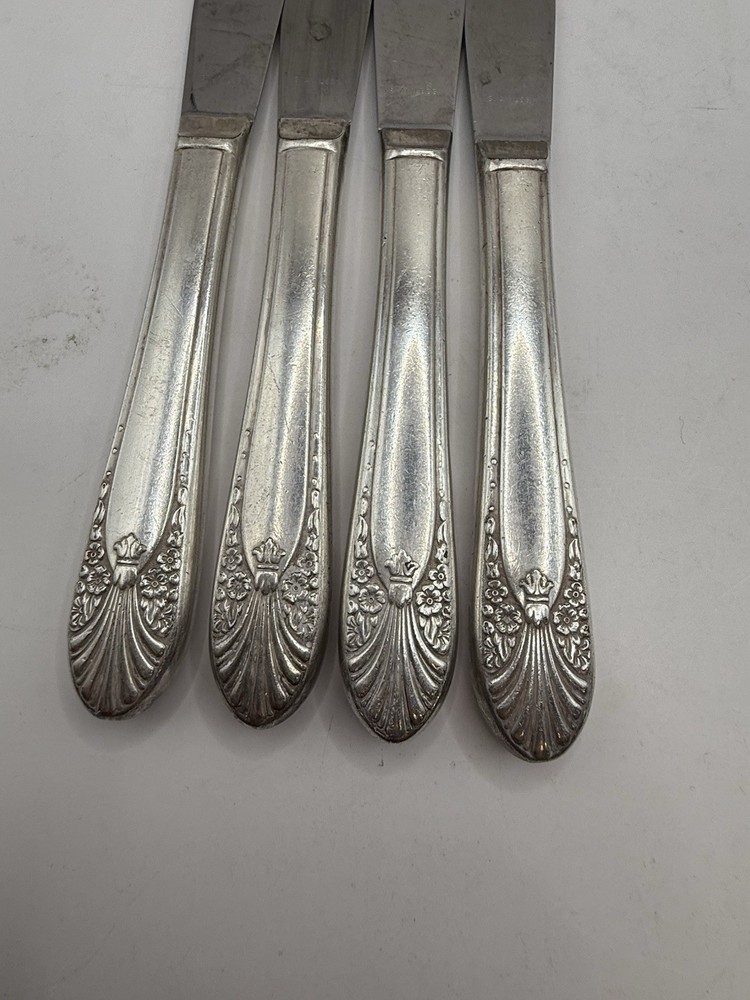 Crown Silverplate Radiance Flatware Set 4 dinner knives. 9"