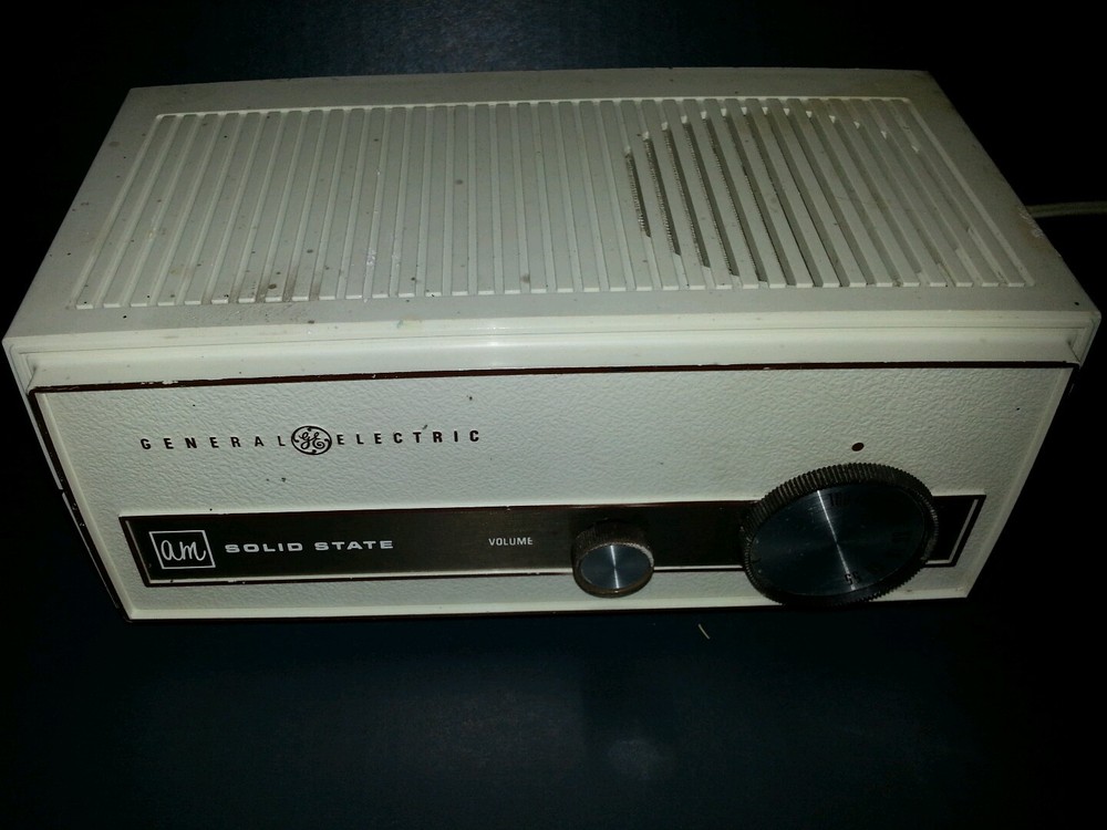 Working General Electric Solid State AM Radio Model T-1130A