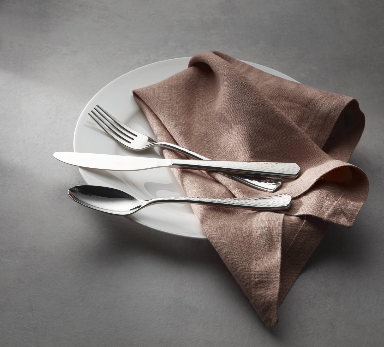 Oneida 896122 Etta 20-Piece Flatware Set, Service for 4 - Elegant!