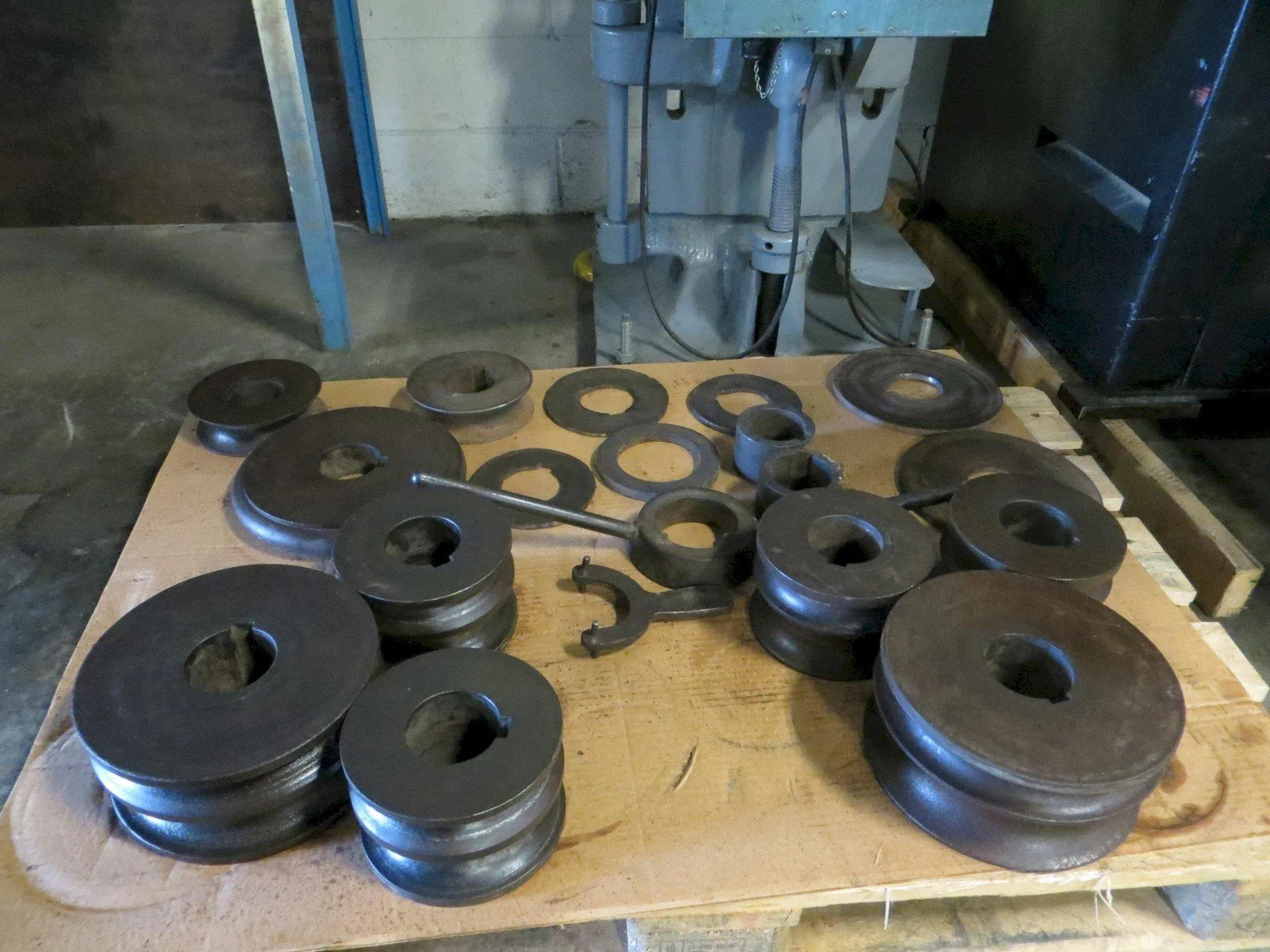 5/16" x 3" x 3" Roundo Hydraulic Angle Bending Roll, Model R3 w/ Pipe Tooling