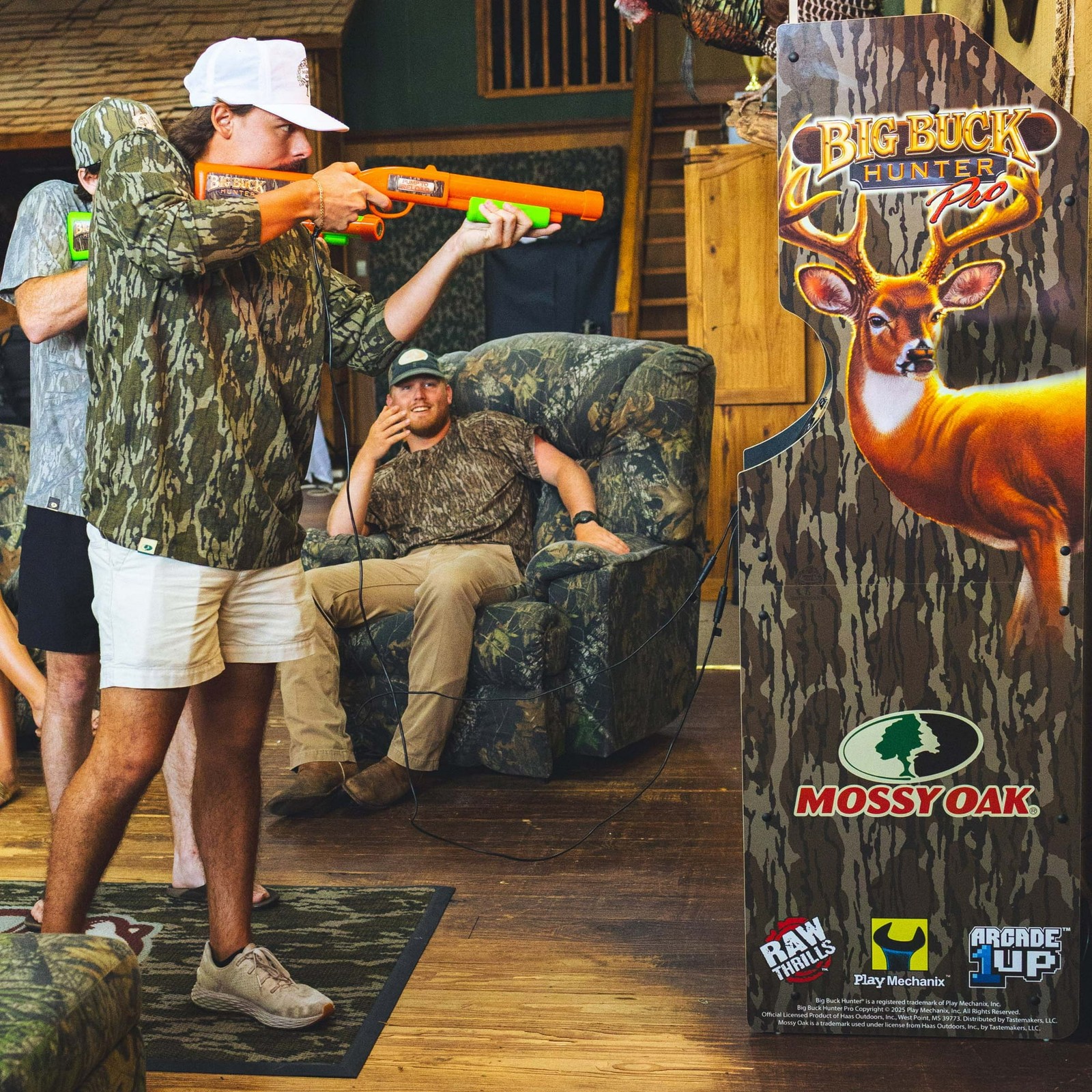 Big Buck Hunter Mossy Oak Deluxe Arcade Machine Full-Size Cabinet Multiplayer