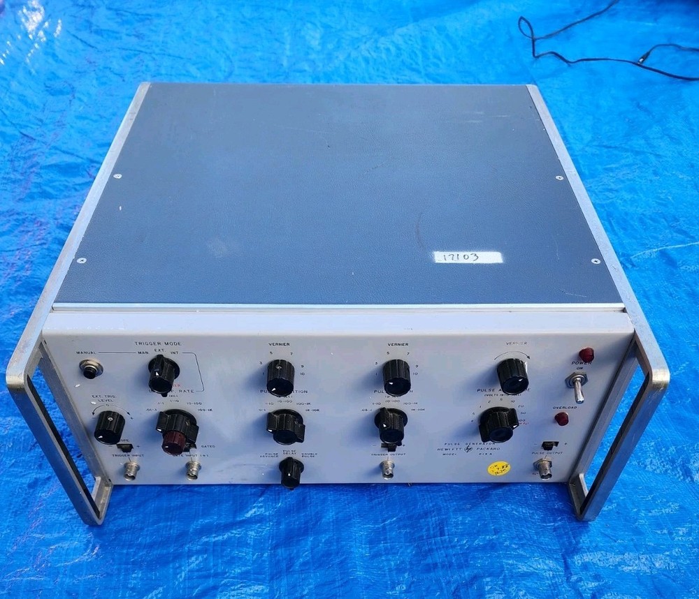 Hewlett Packard hp PULSE GENERATOR 214A Vintage