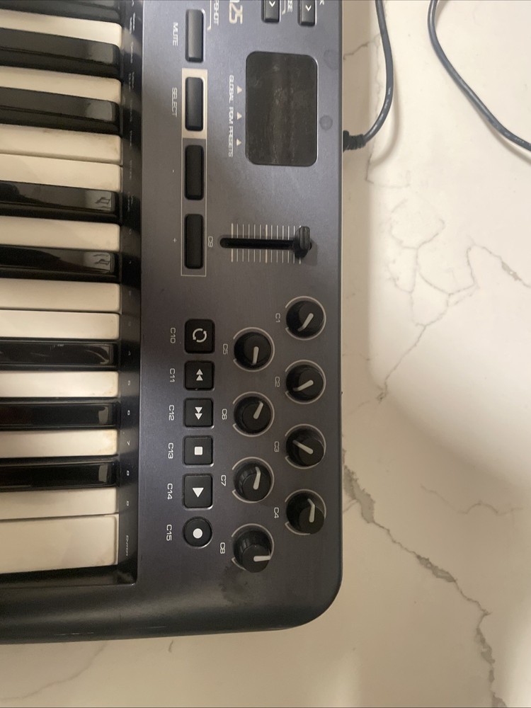 M-Audio Oxygen 25 Key 3rd Gen MIDI Controller Keyboard w/ Cord