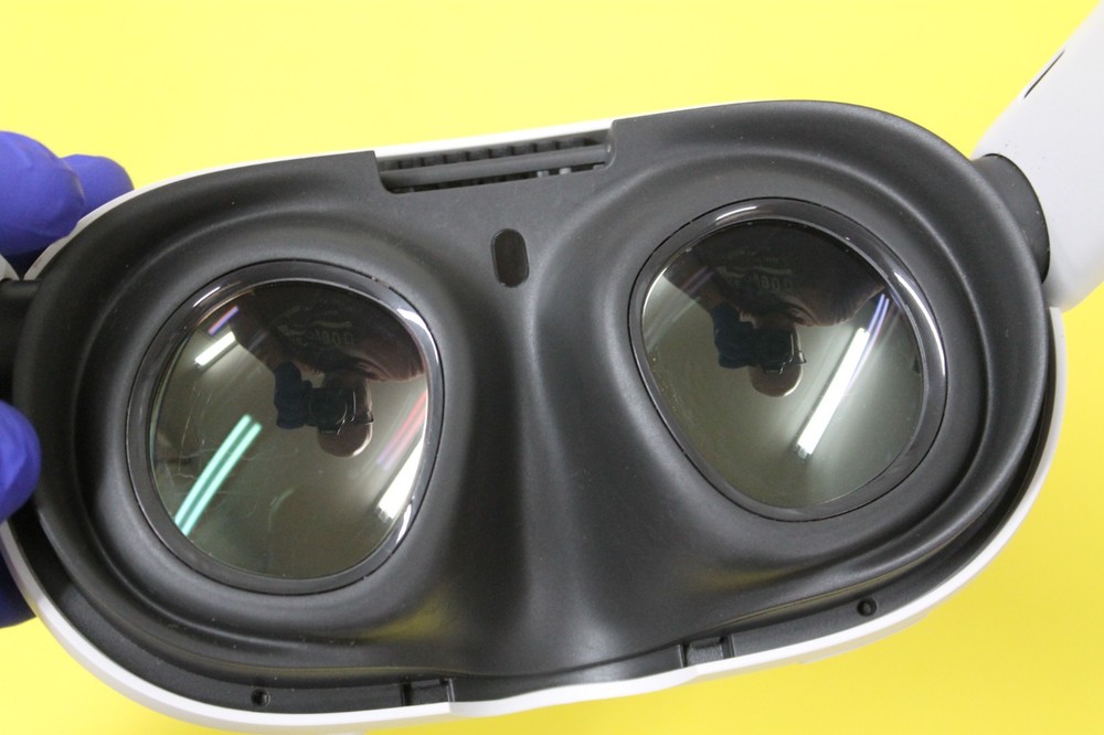 ~ READ ~ Meta Quest 3 128GB VR Headset Only (No Controllers) Works Great!